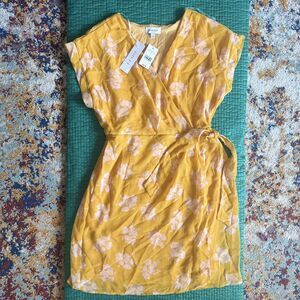 NWT Women Large GILLI Mustard Yellow Floral Faux Wrap Floral Mini Dress NEW Cute